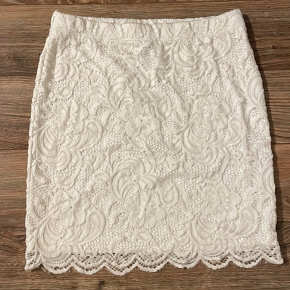 Divided XS white lace bodycon skirt